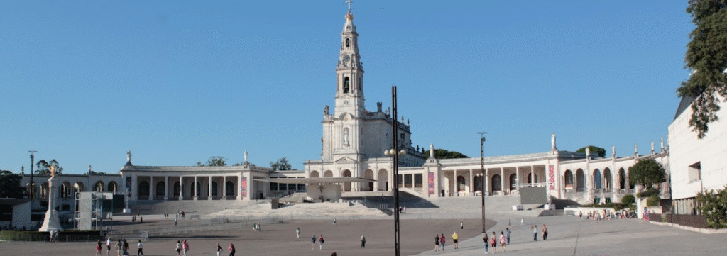 Santuario de Nuestra Señora de Fátima en Cova da Iria - Fátima-Portugal