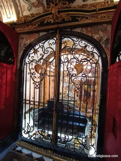 Sepulcro de Santa Teresa de Jesús en Alba de Tormes