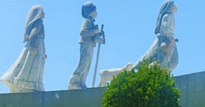 Lee más sobre el artículo 13 de mayo conmemoración de la primera aparición de la Virgen de Fátima